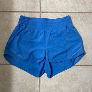 Lululemon Hotty Hot High Rise Lined short 2.5”